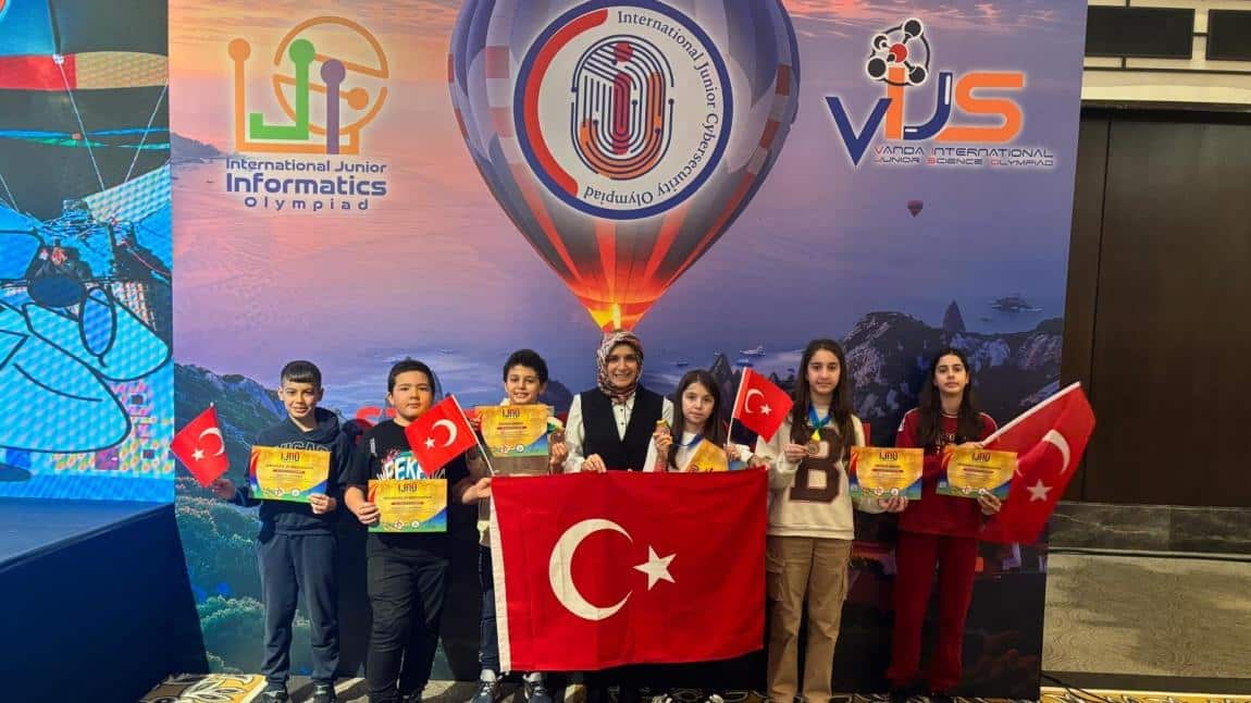 Uluslararası Matematik Olimpiyatlarında(IJMO) 3 bronz madalya ile başarı ödülü aldık.